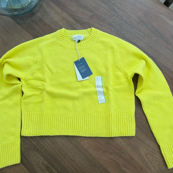 ✨NWT✨ UNIVERSAL THREAD Crew Neck Cashmere Like Yellow Sweater - Medium & Large - Picture 6 of 8